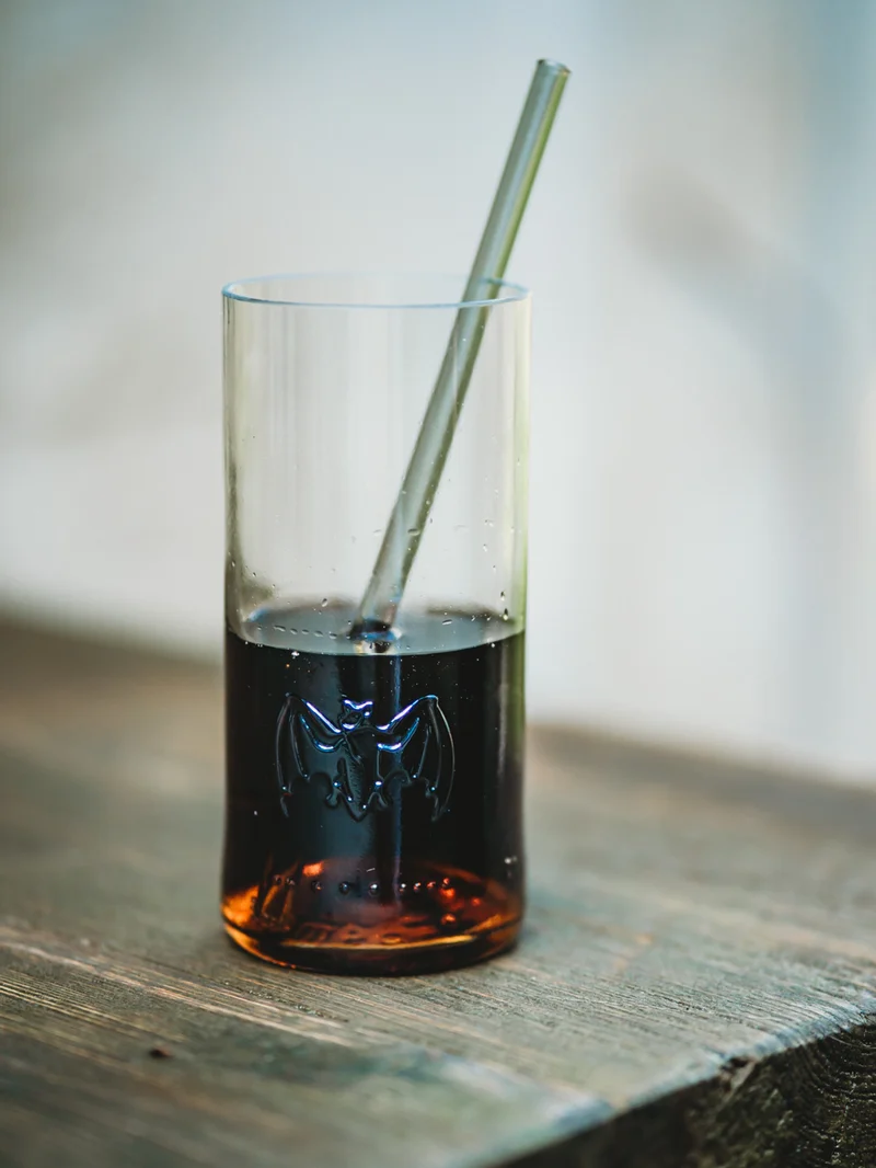 Fledermaus Fans aufgepasst - Trinkglas aus der leeren Rum Flasche