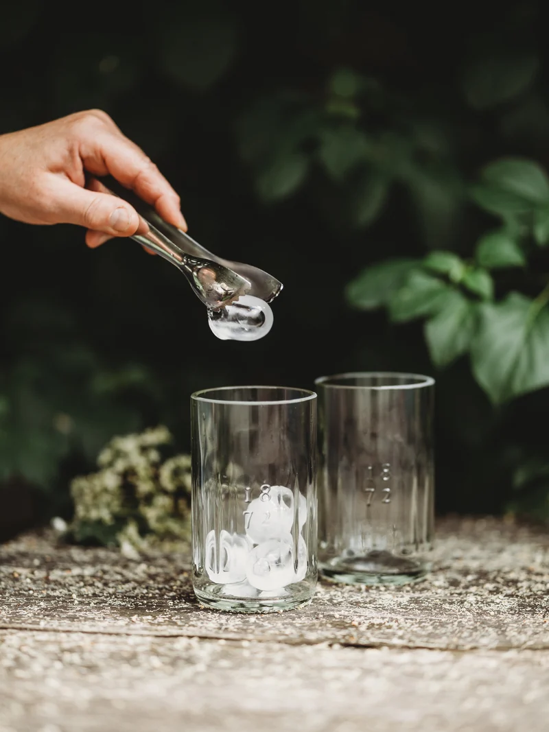 Wunderschönes Trink Glas - witzig & mit Struktur aus der neuen französischen Aperitif Flasche
