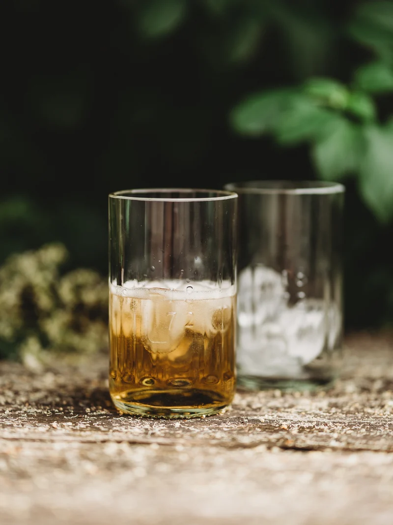 Wunderschönes Trink Glas - witzig & mit Struktur aus der neuen französischen Aperitif Flasche