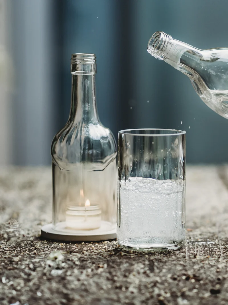 Wunderschönes Trink Glas - witzig & mit Struktur aus der neuen französischen Aperitif Flasche