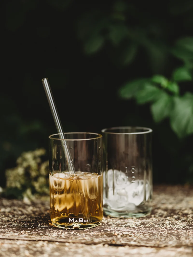 Wunderschönes Trink Glas - witzig & mit Struktur aus der neuen französischen Aperitif Flasche