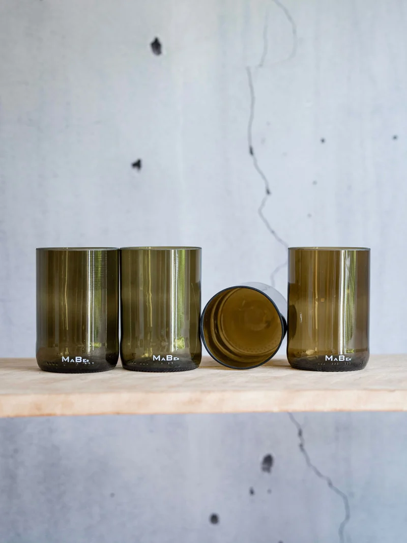 Trink Glas Weinflasche - Cheers, auf die Nachhaltigkeit - aus der 1l Weinflasche - B2B