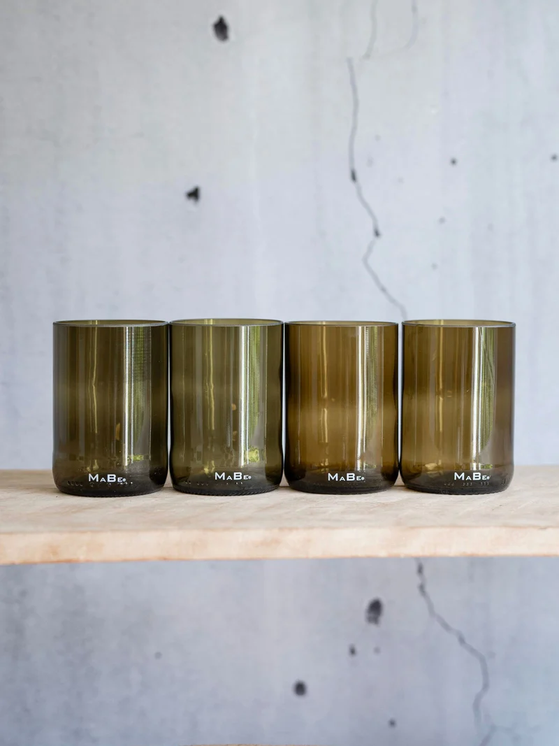 Trink Glas Weinflasche - Cheers, auf die Nachhaltigkeit - aus der 1l Weinflasche - B2B