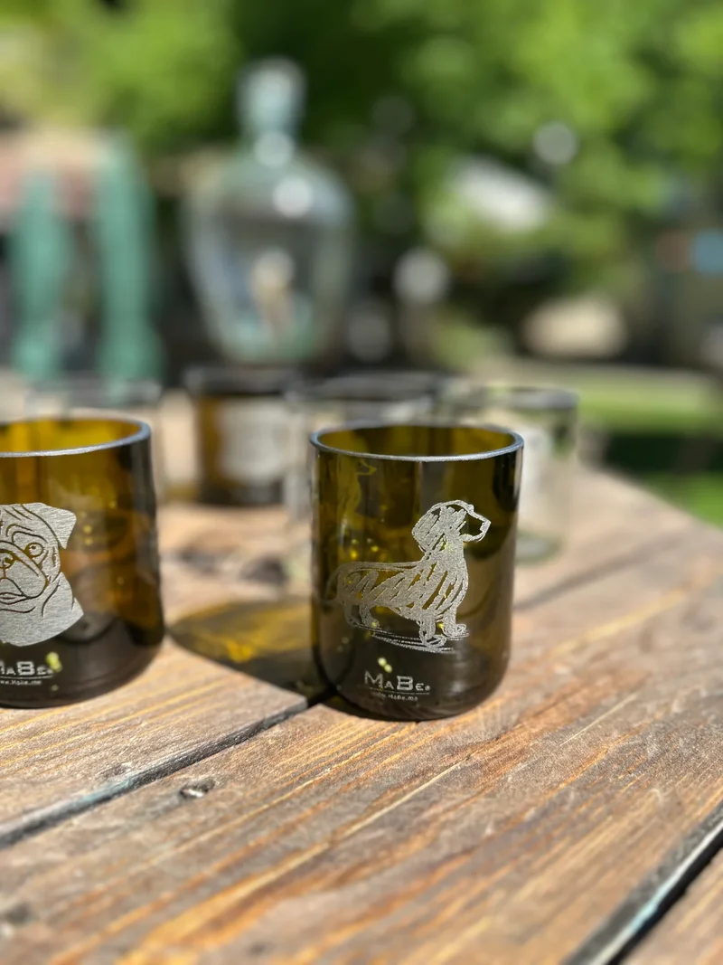 Dackel auf dem Glas - Lasergravur 🐶 witziges Glas für die Dachshund Gemeinde - B2B