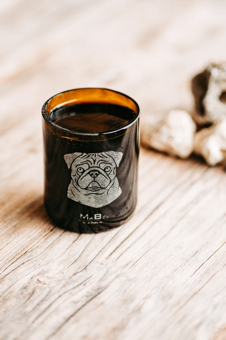 Mops Glas - Lasergravur 🐶 rund und knautschig - B2B