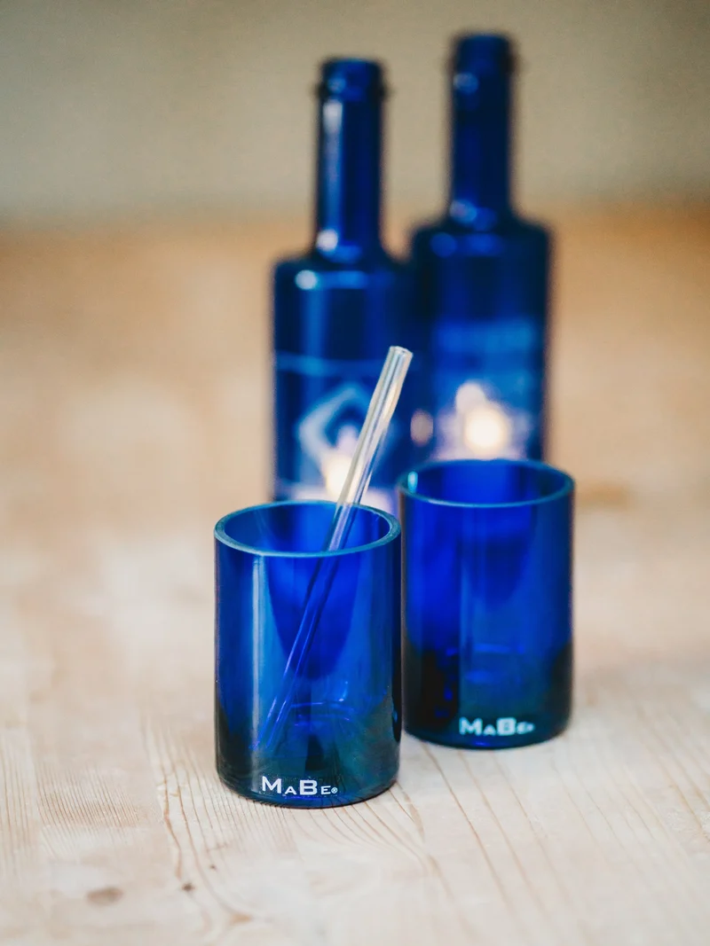 Blaues Trinkglas 💙 colorful kitchen - schwerer Boden