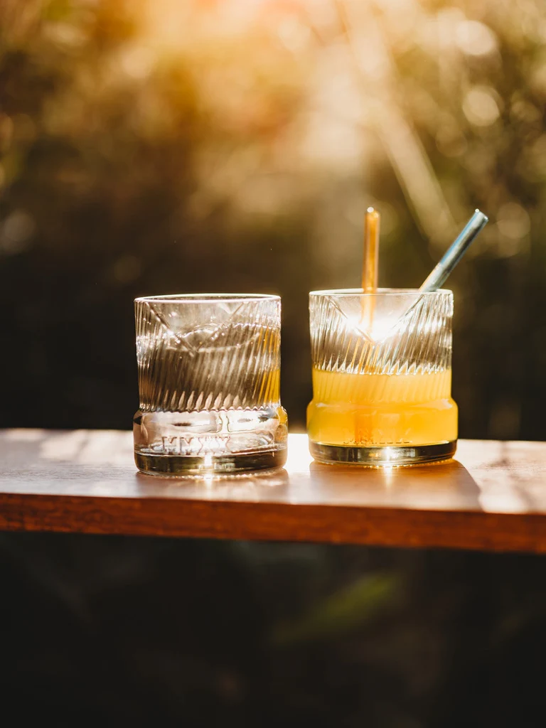 Glas mit schräger Struktur - nicht nur für schräge Vögel