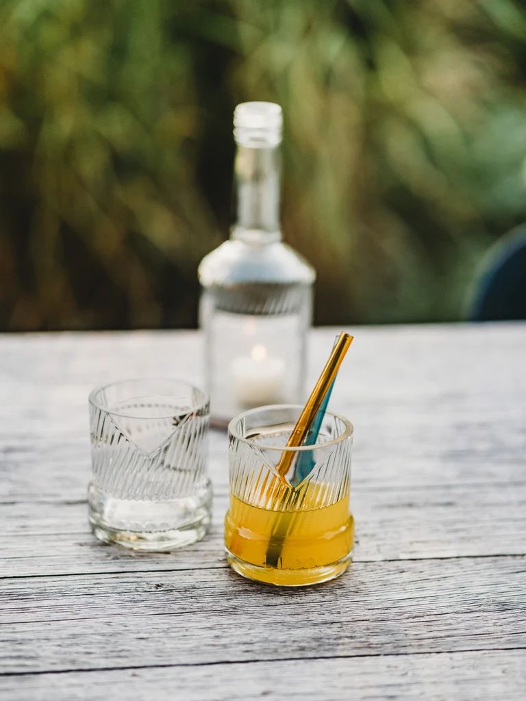 Glas mit schräger Struktur - nicht nur für schräge Vögel