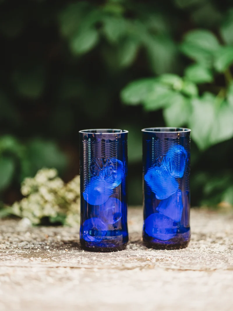 Blau wie das Meer - Trinkglas Upcycling aus der Wasser Flasche