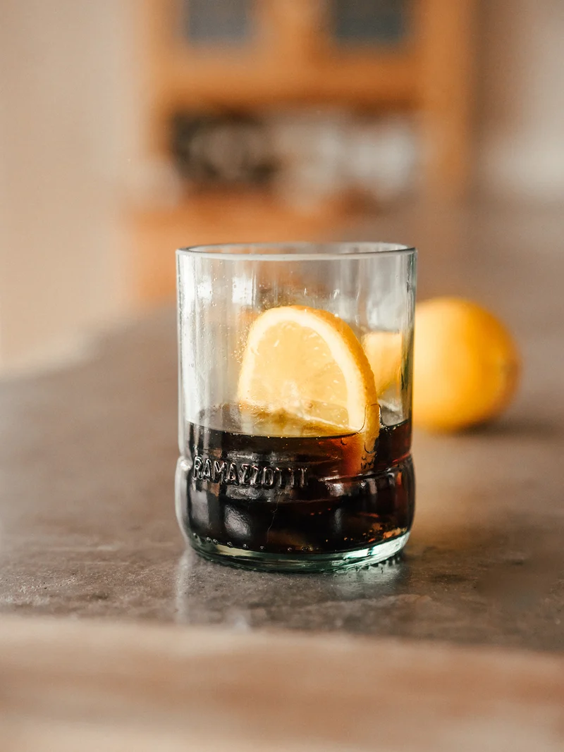 Digestif Glas - cooles Upcycling aus der leergetrunkenen Kräuter Flasche