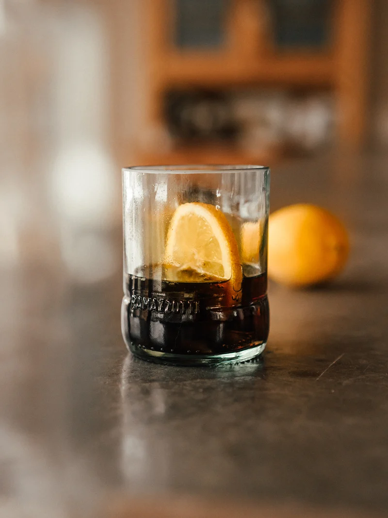 Digestif Glas - cooles Upcycling aus der leergetrunkenen Kräuter Flasche