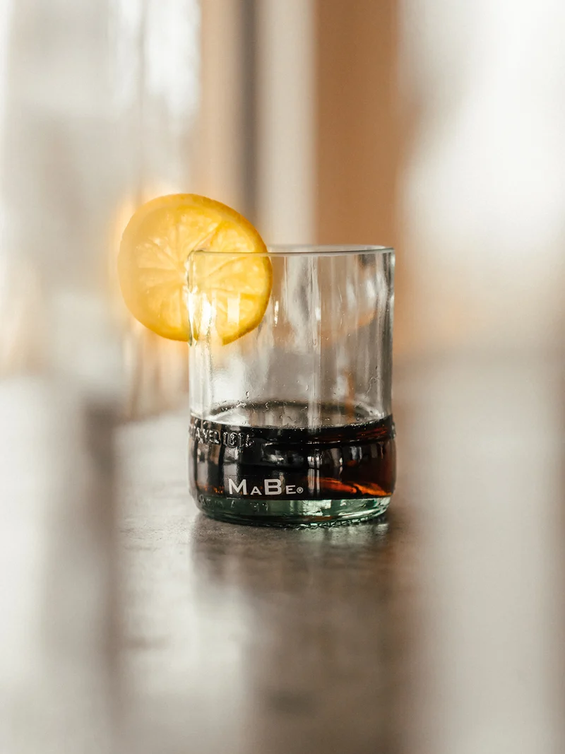 Digestif Glas - cooles Upcycling aus der leergetrunkenen Kräuter Flasche