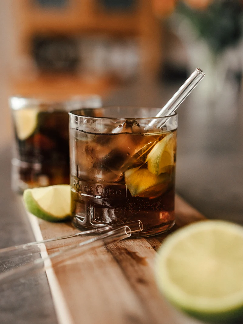 Glas gefertigt aus einer leeren Rum Flasche - Geschenke Tipp - witzig & cool