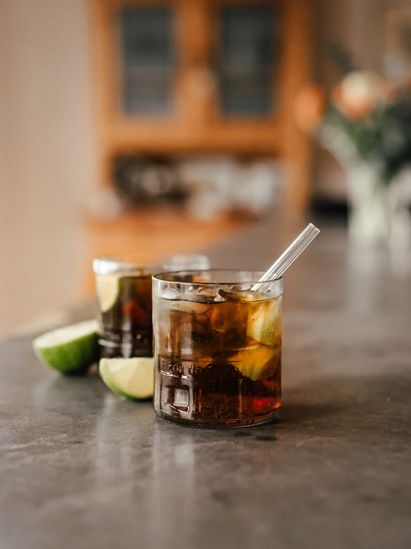 Glas gefertigt aus einer leeren Rum Flasche - Geschenke Tipp - witzig & cool
