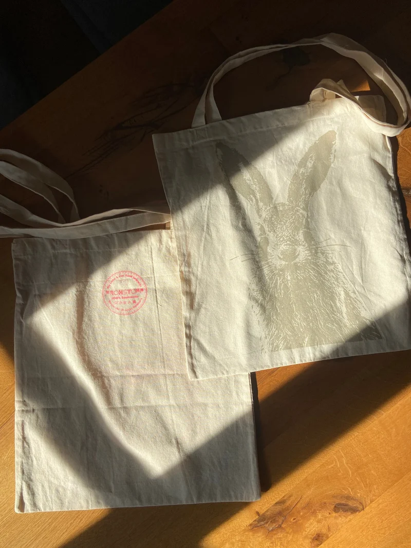 Hase - niedlicher Feldhase auf der Baumwolltasche von Frohstoff